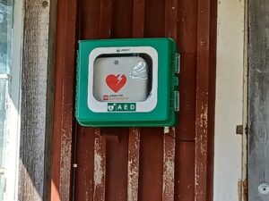 Defi seinässä